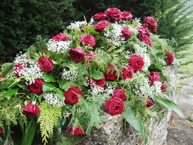 funeraire-VALBONNE-min_roses-61203